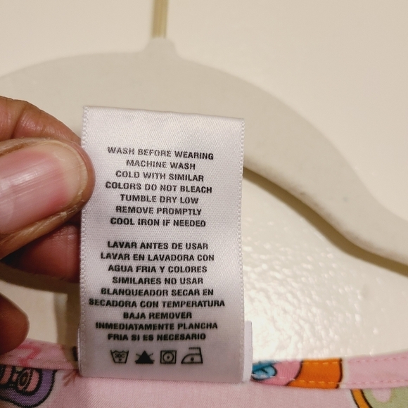 Hello Kitty | Women's Pink V-Neck Medical Scrubs Tooniforms Top (Size 2XL) - Picture 7 of 16